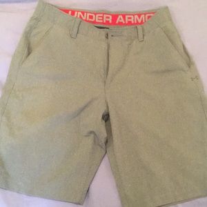 Men’s light grey Under Armour quick dry shorts